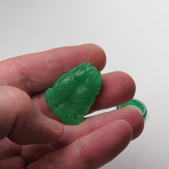 Jade Bangle & Ring & 3 carved pendent Lot Sale. - Picture 10 of 12